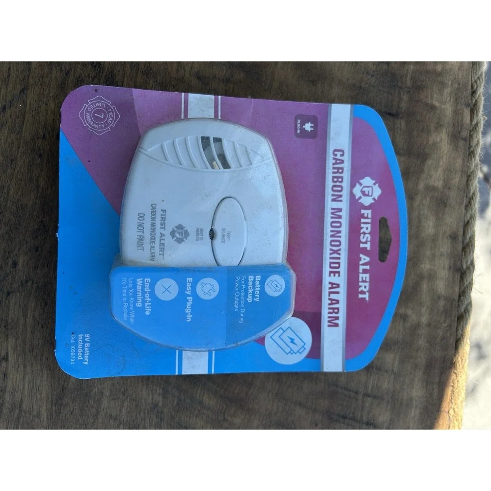 First Alert CO605 Carbon Monoxide Alarm Lot of 2 Plug In Battery Backup New